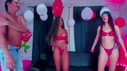 Snapshot of lucretia_love chatting on 02/18/26, 03:57 luna alice francisco mike online show from 02/18/26, 03:57