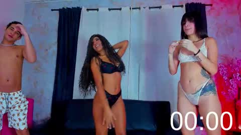 Snapshot of lucretia_love chatting on 03/04/26, 03:34 luna alice francisco mike online show from 03/04/26, 03:34