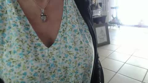 Snapshot of lucy_0000 chatting on 04/14/26, 05:52 lucy_0000 online show from 04/14/26, 05:52