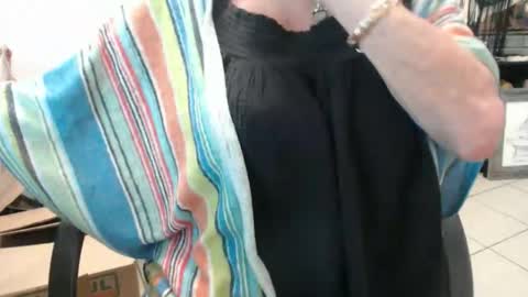 Snapshot of lucy_0000 chatting on 04/16/26, 02:01 lucy_0000 online show from 04/16/26, 02:01