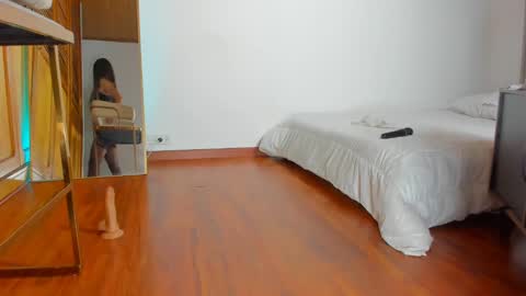 Hello my name is Lucy nice to meet you  thumb up is important for me kisses     online show from 12/05/24, 11:18