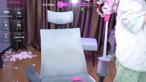 Snapshot of lucy__bb chatting on 02/13/25, 01:50 Lucy online show from 02/13/25, 01:50