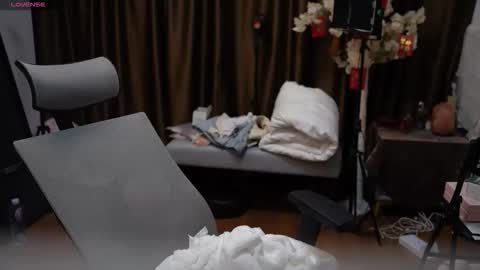 Snapshot of lucy__bb chatting on 09/21/25, 05:58 Lucy online show from 09/21/25, 05:58