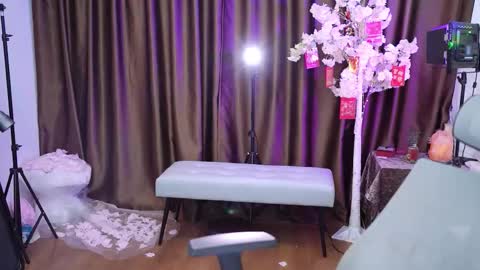 Snapshot of lucy__bb chatting on 10/14/25, 01:28 Lucy online show from 10/14/25, 01:28