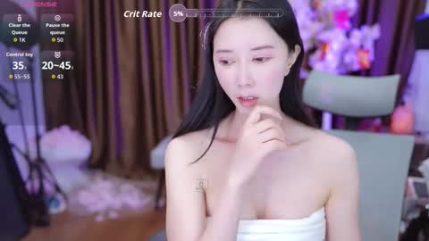 Snapshot of lucy__bb chatting on 10/24/25, 02:19 Lucy online show from 10/24/25, 02:19