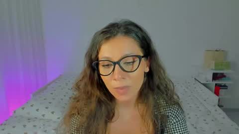 Snapshot of lucy__ray chatting on 04/22/26, 09:27 lucy__ray online show from 04/22/26, 09:27