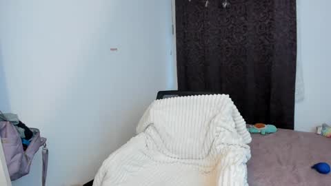 Snapshot of lucy_be chatting on 12/02/24, 10:12 Lucia online show from 12/02/24, 10:12