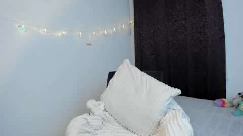 Snapshot of lucy_be chatting on 12/04/24, 12:19 Lucia online show from 12/04/24, 12:19