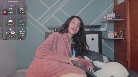 Lucy Herrera online show from 10/09/25, 12:41