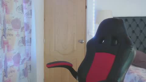 Snapshot of lucy_chanell chatting on 01/05/25, 09:36 lucy online show from 01/05/25, 09:36