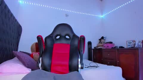 Snapshot of lucy_chanell chatting on 11/16/25, 10:15 lucy online show from 11/16/25, 10:15