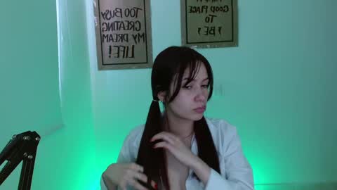 Snapshot of lucy_collins_g chatting on 01/07/25, 04:59 Lucy online show from 01/07/25, 04:59