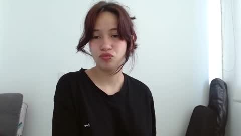 Snapshot of lucy_collins_g chatting on 02/28/25, 01:25 Lucy online show from 02/28/25, 01:25