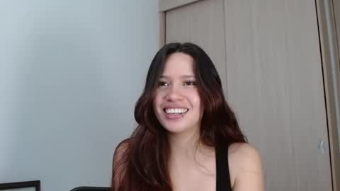 Snapshot of lucy_collins_g chatting on 11/18/25, 08:46 Lucy online show from 11/18/25, 08:46