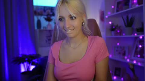 Snapshot of lucy_cutie_ chatting on 06/23/26, 06:17 Cutie Lucy online show from 06/23/26, 06:17