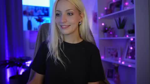 Snapshot of lucy_cutie_ chatting on 07/17/26, 06:02 Cutie Lucy online show from 07/17/26, 06:02