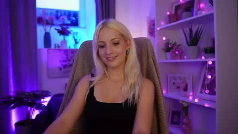 Snapshot of lucy_cutie_ chatting on 07/18/26, 06:12 Cutie Lucy online show from 07/18/26, 06:12
