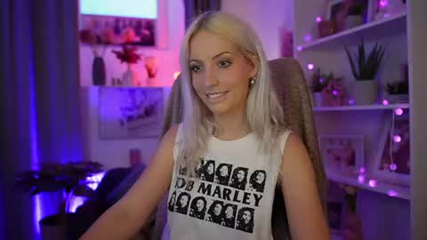 Snapshot of lucy_cutie_ chatting on 07/22/26, 06:11 Cutie Lucy online show from 07/22/26, 06:11