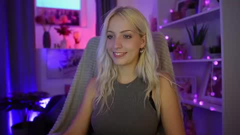 Snapshot of lucy_cutie_ chatting on 07/25/26, 06:16 Cutie Lucy online show from 07/25/26, 06:16
