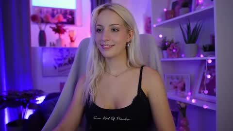 Snapshot of lucy_cutie_ chatting on 07/28/26, 06:07 Cutie Lucy online show from 07/28/26, 06:07