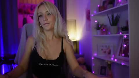 Snapshot of lucy_cutie_ chatting on 07/28/26, 08:52 Cutie Lucy online show from 07/28/26, 08:52