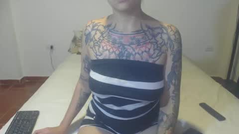 Snapshot of lucy_dreams69 chatting on 12/30/24, 08:25 Lucia online show from 12/30/24, 08:25