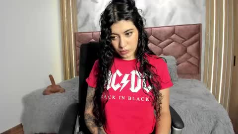 Lucy Greys online show from 10/21/25, 11:55