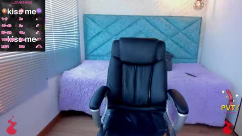 Snapshot of lucy_greys_ chatting on 01/13/26, 12:32 Lucy Greys online show from 01/13/26, 12:32