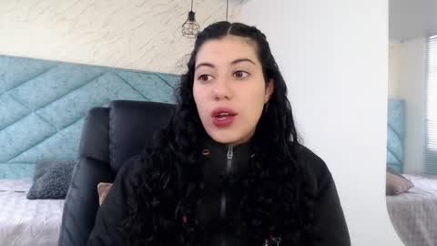 Snapshot of lucy_greys_ chatting on 02/18/26, 01:18 Lucy Greys online show from 02/18/26, 01:18