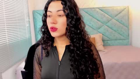 Snapshot of lucy_greys_ chatting on 03/18/26, 02:42 Lucy Greys online show from 03/18/26, 02:42