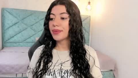 Snapshot of lucy_greys_ chatting on 03/21/26, 12:43 Lucy Greys online show from 03/21/26, 12:43