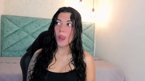 Snapshot of lucy_greys_ chatting on 03/24/26, 10:42 Lucy Greys online show from 03/24/26, 10:42