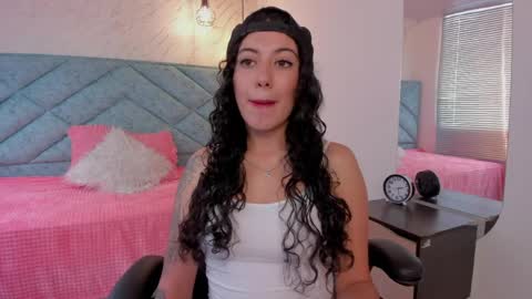 Snapshot of lucy_greys_ chatting on 04/10/26, 07:18 Lucy Greys online show from 04/10/26, 07:18