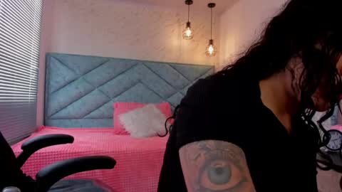 Snapshot of lucy_greys_ chatting on 04/11/26, 02:43 Lucy Greys online show from 04/11/26, 02:43