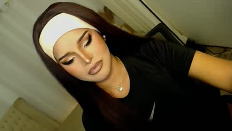    MONA    online show from 11/09/25, 06:06