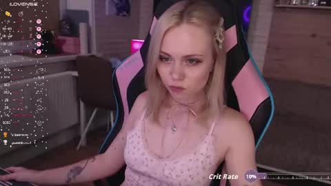 Snapshot of lucy_mirror chatting on 08/04/26, 08:33 Lucy online show from 08/04/26, 08:33