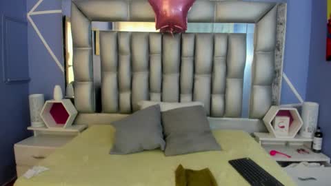  SleepyAbuela online show from 11/12/25, 02:17