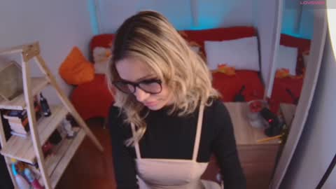 lucy online show from 01/01/25, 01:15