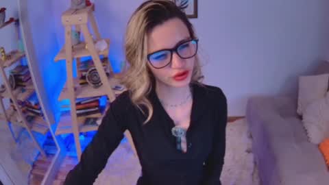 lucy online show from 03/02/25, 09:10