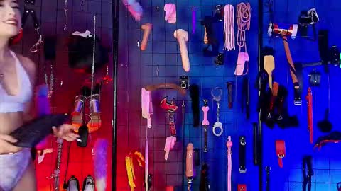 Snapshot of lucy_queensss chatting on 11/17/25, 08:47 Lucy and slave maddy online show from 11/17/25, 08:47