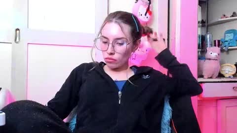 Snapshot of lucy_s3x chatting on 09/18/25, 12:23 Lulu online show from 09/18/25, 12:23