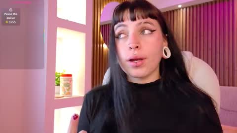 Snapshot of lucy_smith7 chatting on 11/14/25, 03:49 Sofia online show from 11/14/25, 03:49