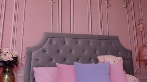 Snapshot of lucyaddison chatting on 09/21/25, 02:24 LucyAddison online show from 09/21/25, 02:24