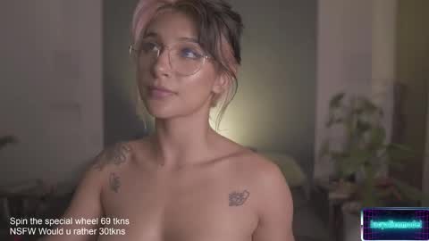 Lucy Alien  online show from 02/25/25, 01:52