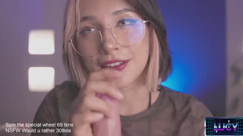 Lucy Alien  online show from 03/01/25, 11:47