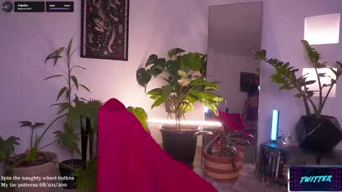 Lucy Alien  online show from 09/30/25, 10:04