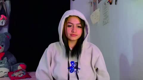 Snapshot of lucycherry__ chatting on 12/10/24, 01:22 LUCIA  online show from 12/10/24, 01:22