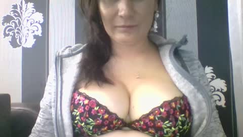 lucybylucy online show from 09/16/25, 09:32