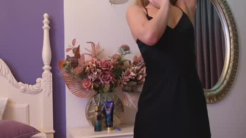 Lucy Lexton online show from 12/22/24, 11:11