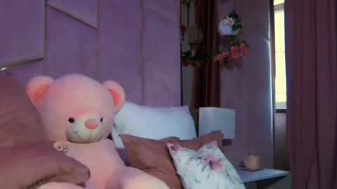 Snapshot of lucylexton chatting on 04/22/26, 05:10 Lucy Lexton online show from 04/22/26, 05:10